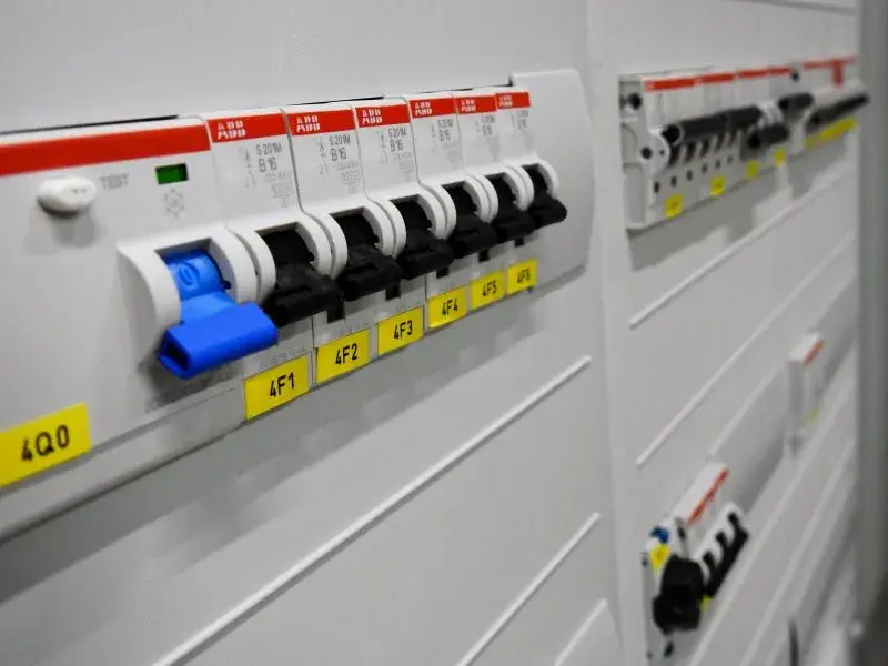 Elektra installatie en keuring door Bokma Oudemirdum